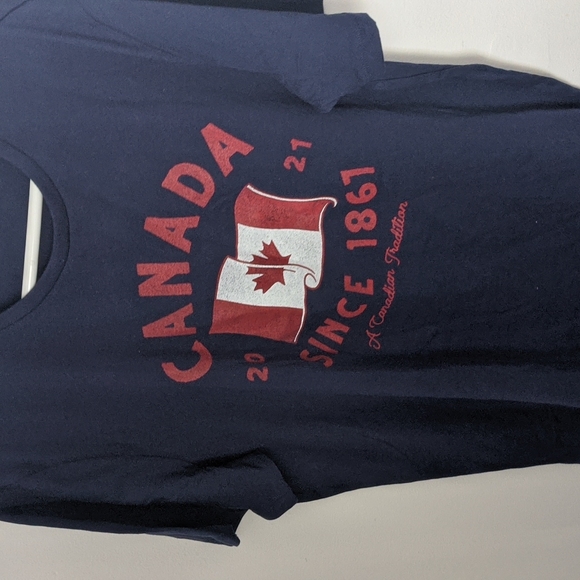 NWOT Old Navy Men's Canada Flag Graphic Logo T-shirt - Picture 2 of 6